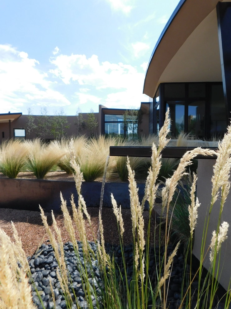 Native & Ultra-Contemporary MasterPiece by Serquis + Associates Landscape Architecture - Photo 5