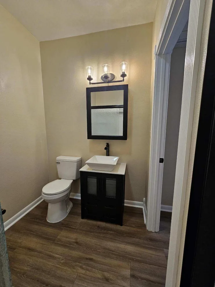 Visitor Bedroom and Bathroom Renovation by A & T Designs And Remodel - Photo 4