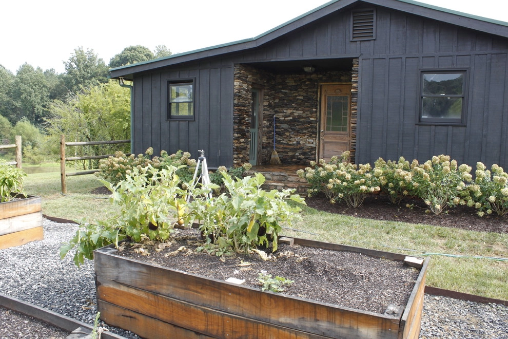 Farmhouse at Pritchard Residence by ServeScape - Photo 6
