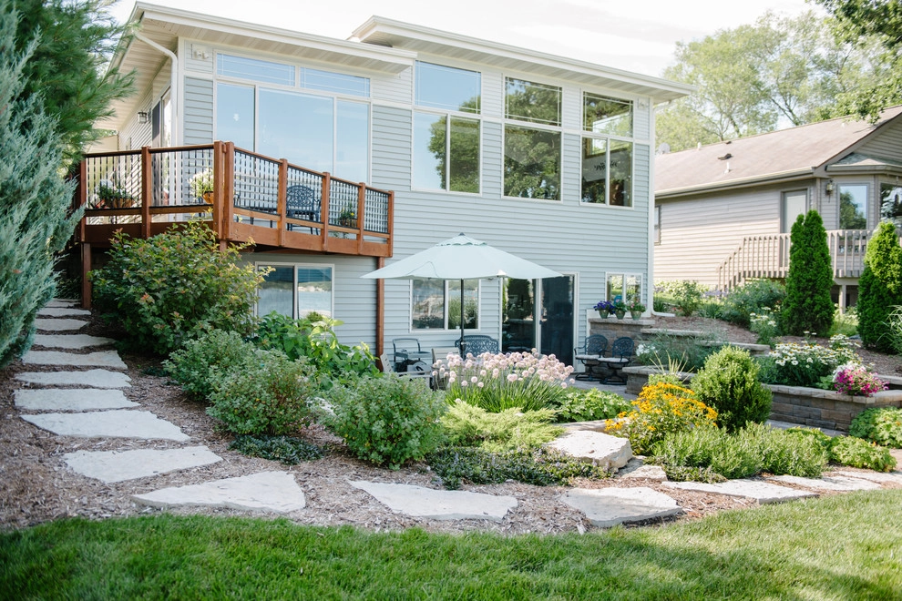 Lakeshore Residence by Avant Gardening & Landscaping Inc - Photo 8