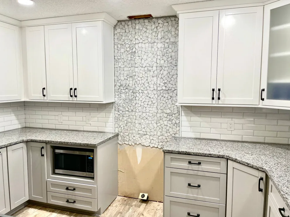 Light Subway Tile Backsplash by TG Construction & Design, Inc. - Photo 3