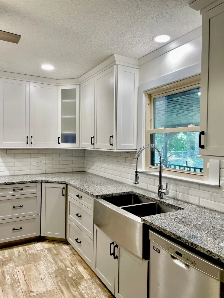 Light Subway Tile Backsplash by TG Construction & Design, Inc. - Photo 2