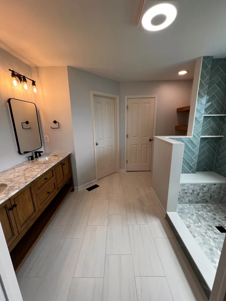 Smith Primary Bath by Homanvestments LLC & Extreme Custom Construction - Photo 2