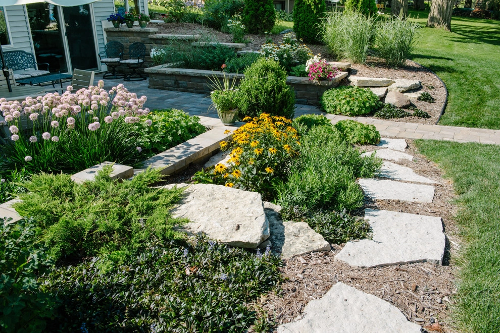 Lakeshore Residence by Avant Gardening & Landscaping Inc - Photo 4