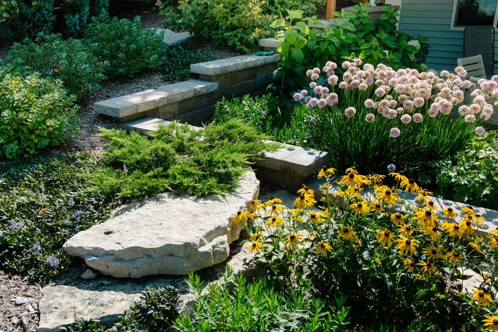 Lakeshore Residence by Avant Gardening & Landscaping Inc - Photo 3
