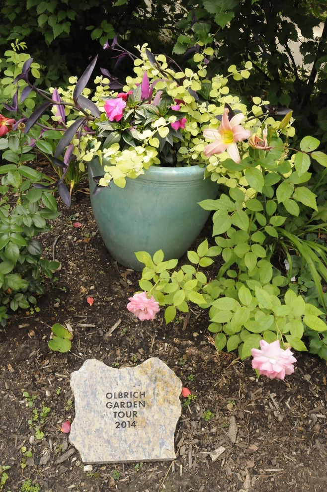 1920's Colonial Garden by Avant Gardening & Landscaping Inc - Photo 2