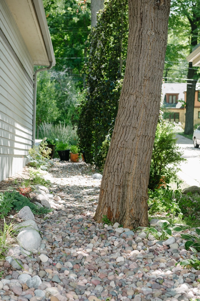 Lakeside Slope Stabilization by Avant Gardening & Landscaping Inc - Photo 2