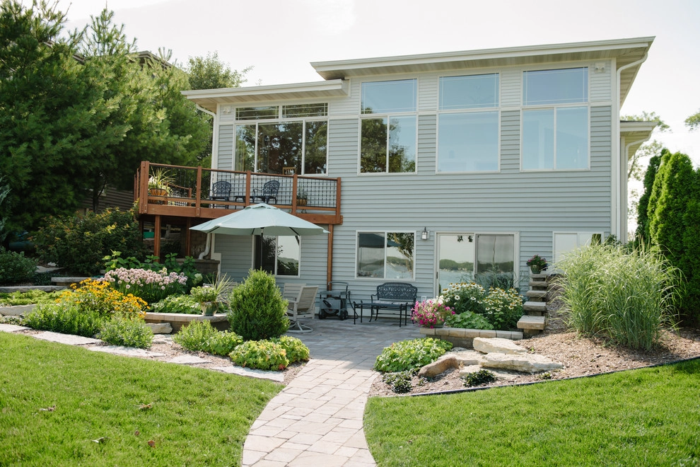 Lakeshore Residence by Avant Gardening & Landscaping Inc - Photo 5