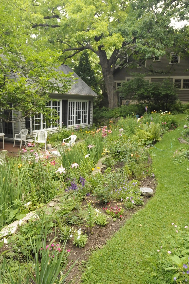 1920's Colonial Garden by Avant Gardening & Landscaping Inc - Photo 10