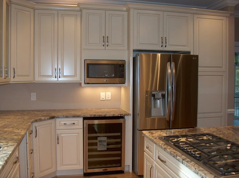 Kraftmaid kitchen with Netuno Bordeaux countertops by A.M.Carter Construction Inc - Photo 5
