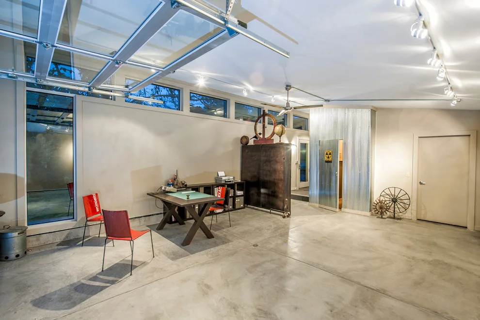 Contemporary Art Studio by Monticello Custom Homes And Remodeling - Photo 9