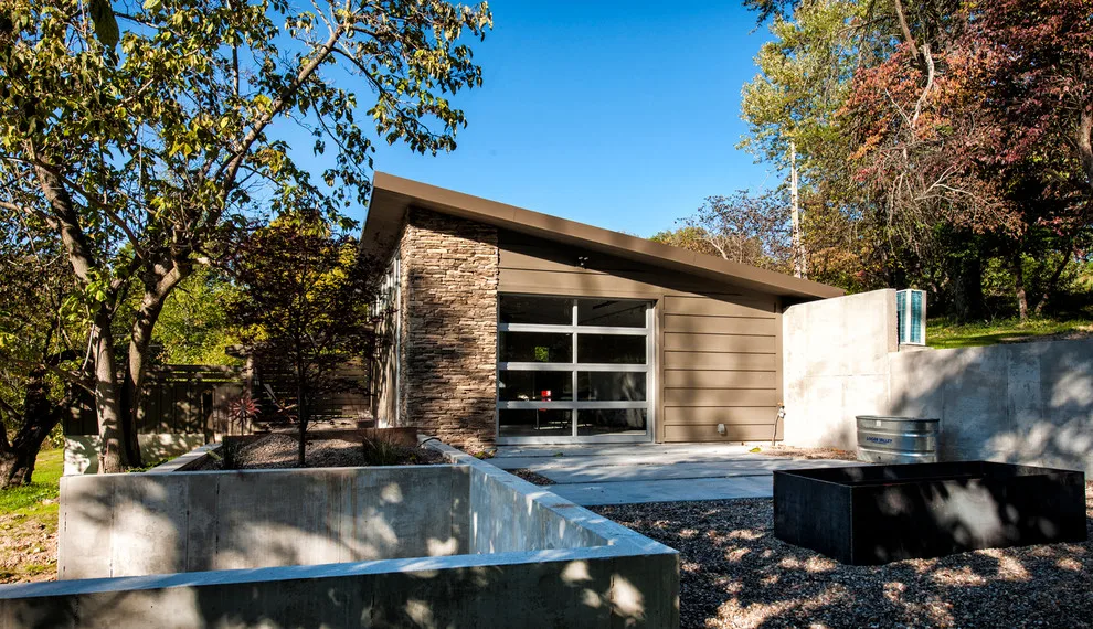 Contemporary Art Studio by Monticello Custom Homes And Remodeling - Photo 11