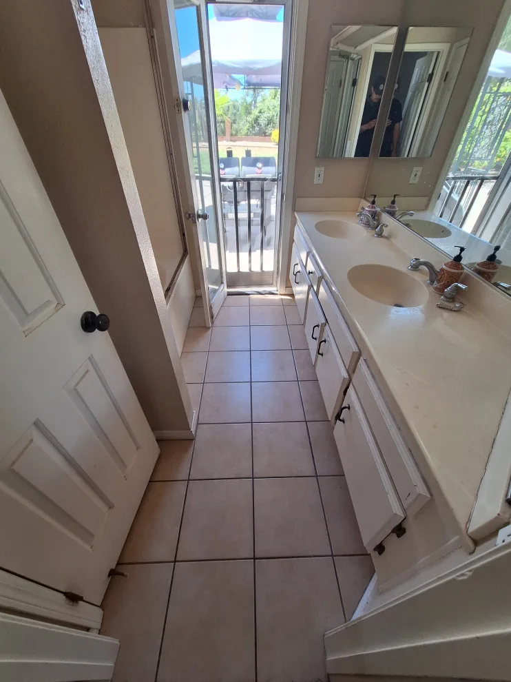 Bathroom Renovation: Tiles and Paint by Rigos Painting Services - Photo 6