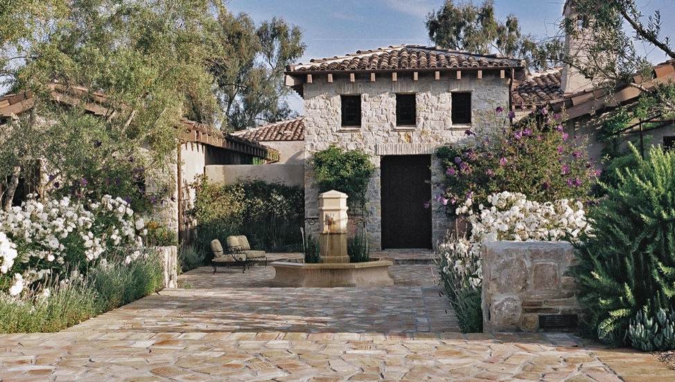 Rancho Santa Fe Residence - Mediterranean by STONE + GROVE Landscape Architects - Photo 4