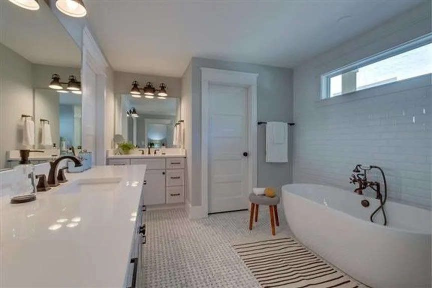Bespoke White Residence by Vesta And Vulcan Builders LLC - Photo 3