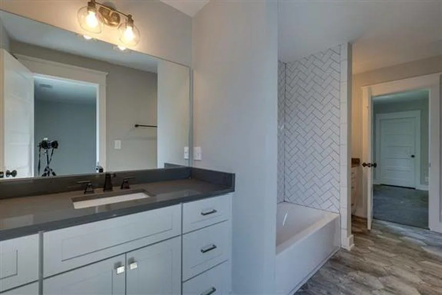 Bespoke White Residence by Vesta And Vulcan Builders LLC - Photo 7