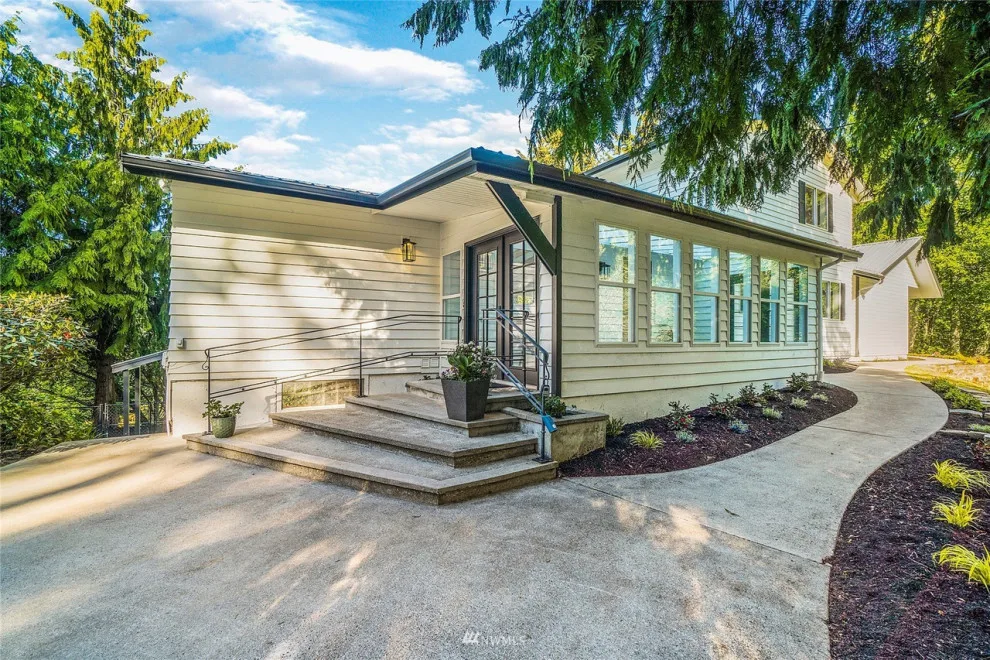 Dronawood Drive | Complete Renovation by Ken Woods Construction - Photo 10