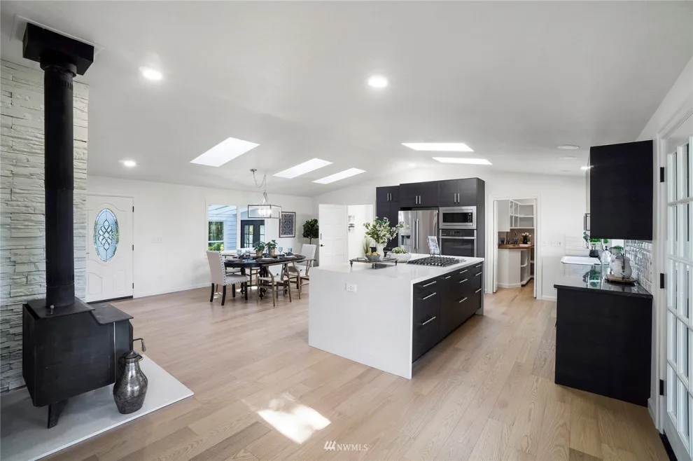 Dronawood Drive | Complete Renovation by Ken Woods Construction - Photo 4