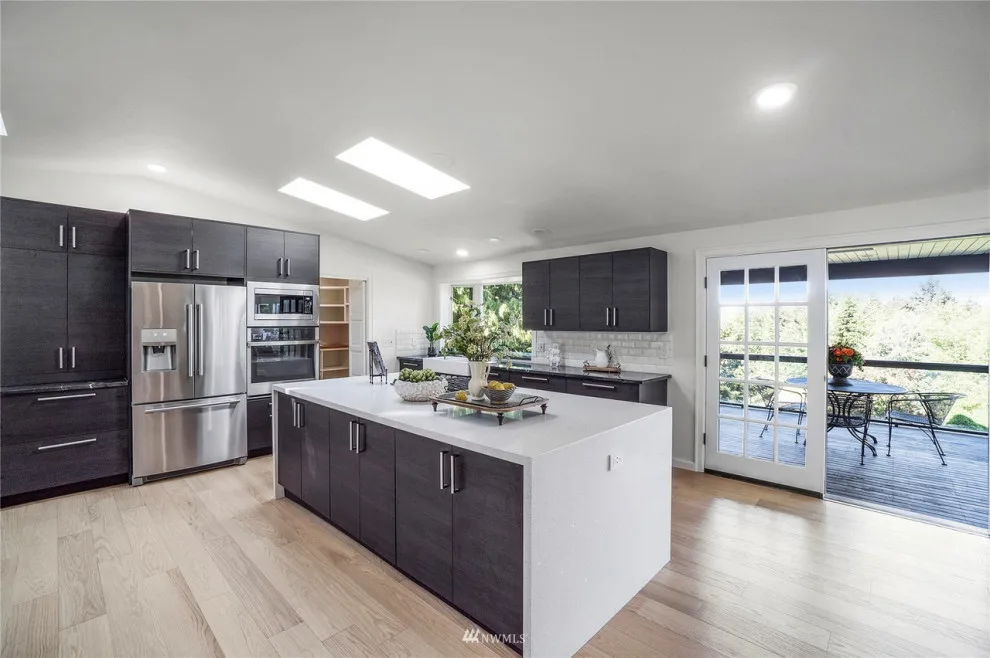 Dronawood Drive | Complete Renovation by Ken Woods Construction - Photo 19