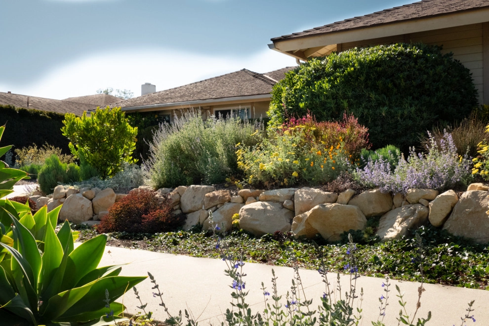 Midcentury Rustic by Sweet Smiling Landscapes - Photo 10