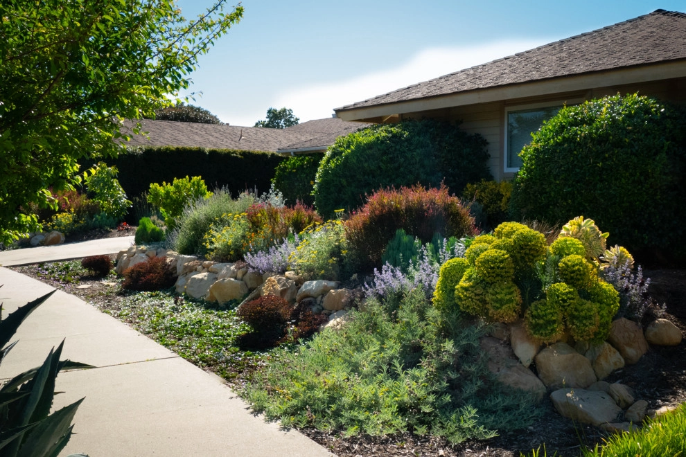 Midcentury Rustic by Sweet Smiling Landscapes - Photo 5