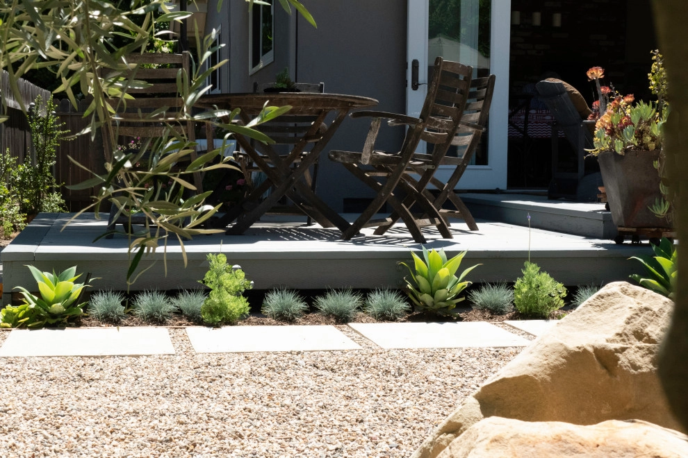 Modern Retreat by Sweet Smiling Landscapes - Photo 12