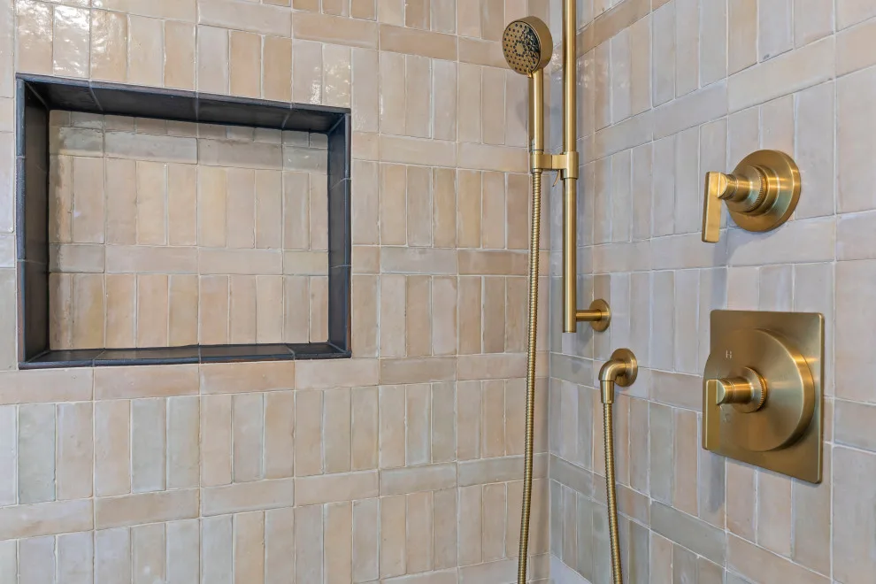 Contemporary Quarters - Photo 12