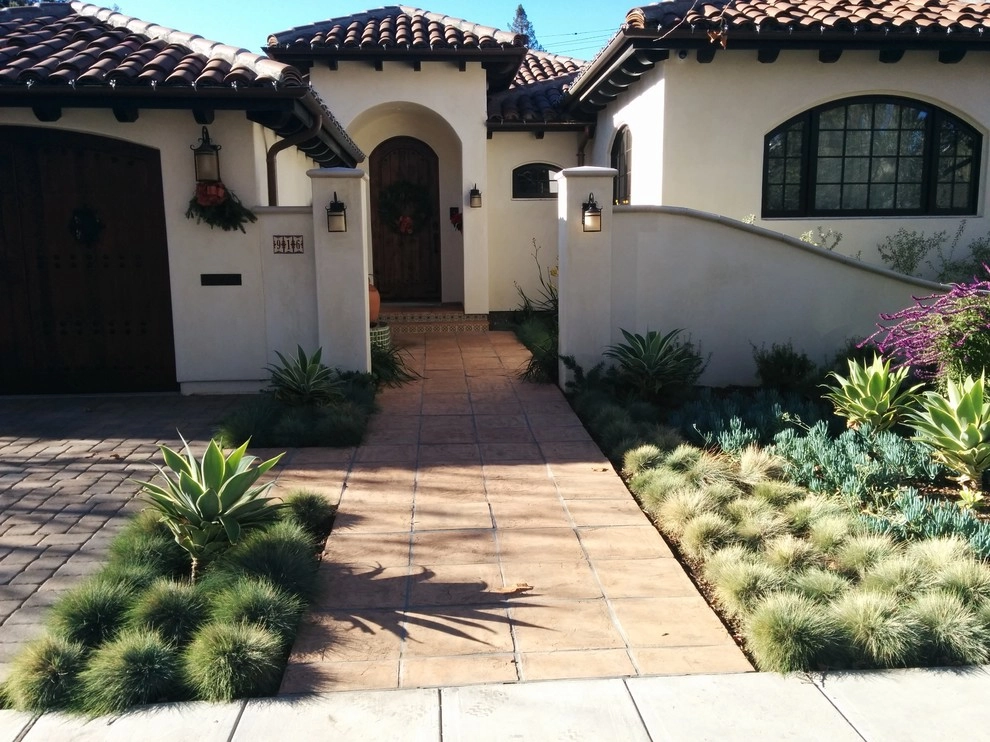 Mediterranean Landscape by T.H.Norton Landscape Architecture, Inc. - Photo 5
