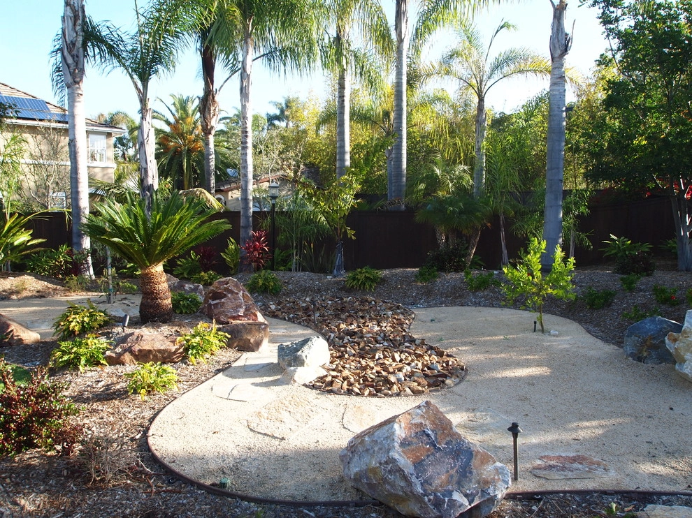 La Costa Tropical Residence by Team G7 Landscape Design & Construction - Photo 2