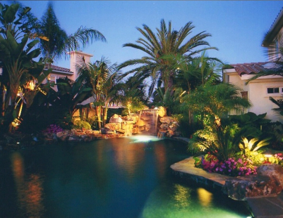 Carlsbad Tropical Residence by Team G7 Landscape Design & Construction - Photo 2