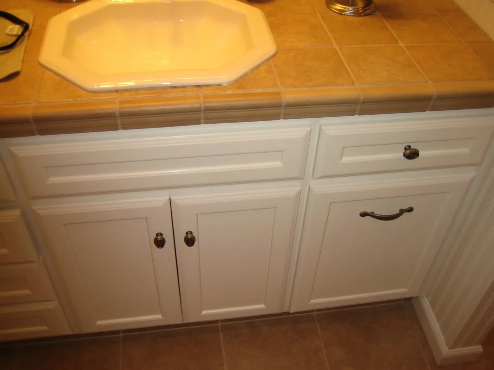 Escalon Living Room and Restroom by Avalon Builders - Photo 3