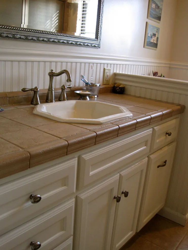 Escalon Living Room and Restroom by Avalon Builders - Photo 2