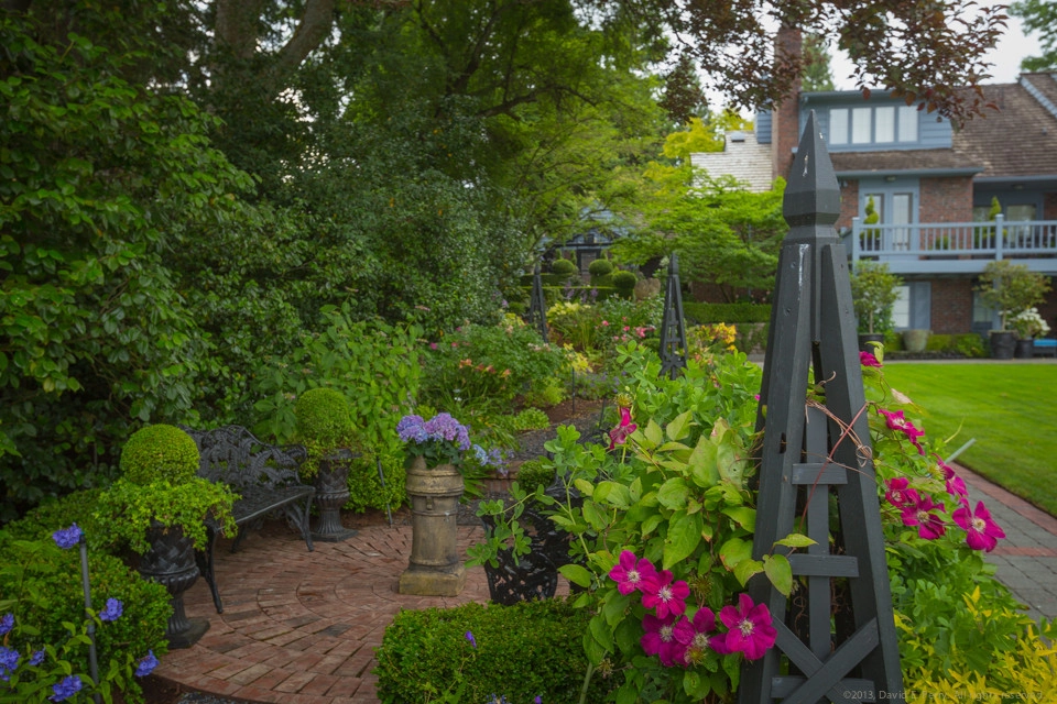 Lush English Garden by Terra Design - Photo 9