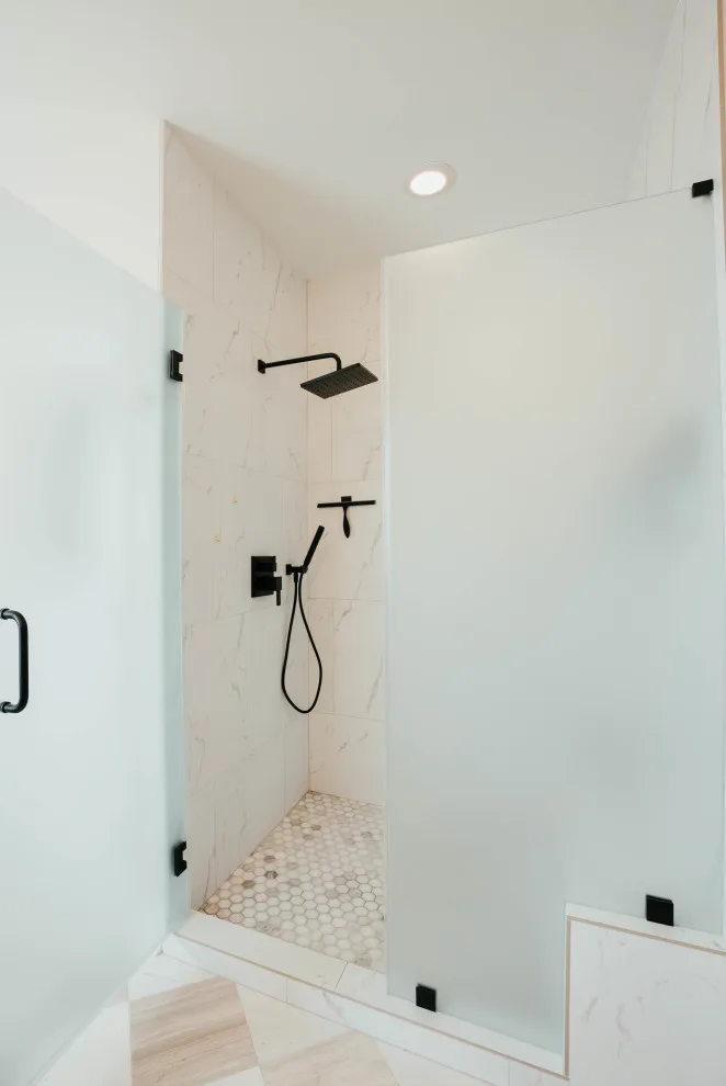 Main Level Renovation: Kitchen, Master Bath, Laundry, and Mudroom by Kamanski Construction, Inc. - Photo 7