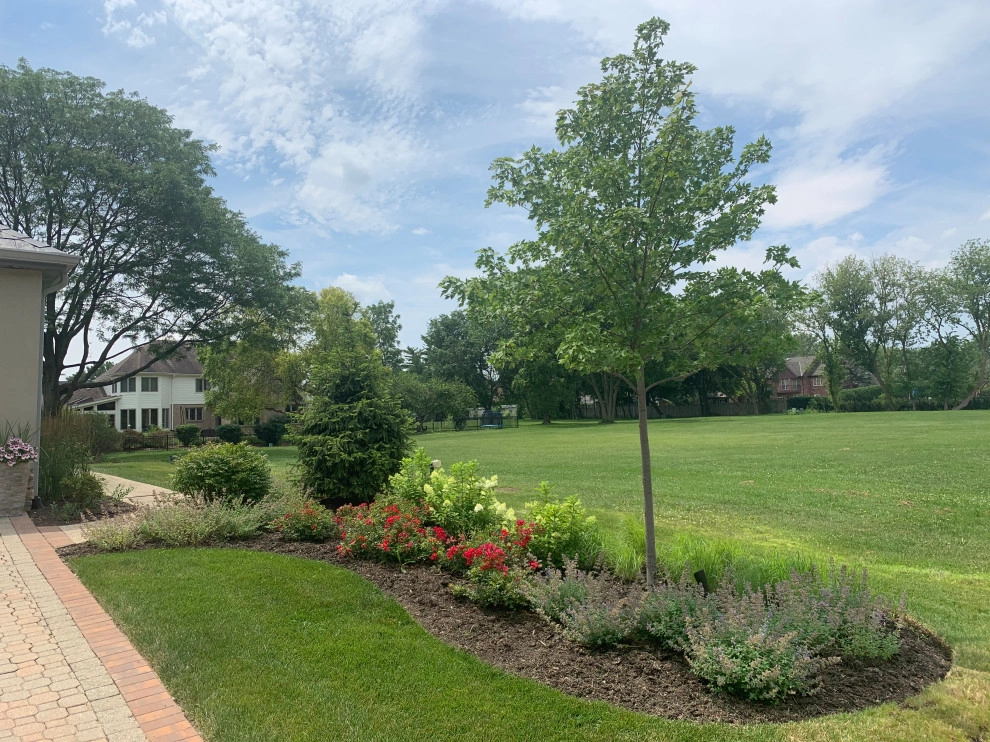 Total Transformation: A Stunning Landscape Revitalization in Glenview by The Bravo's Landscape Inc. - Photo 7