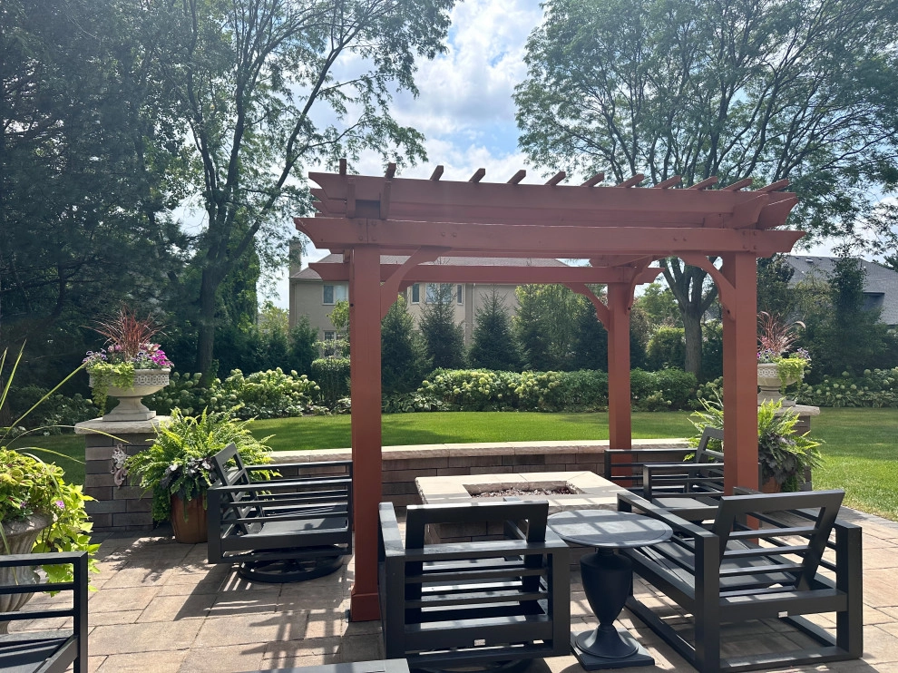 Total Transformation: A Stunning Landscape Revitalization in Glenview by The Bravo's Landscape Inc. - Photo 2