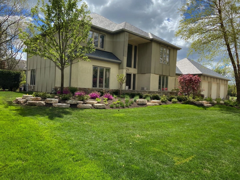 Total Transformation: A Stunning Landscape Revitalization in Glenview by The Bravo's Landscape Inc. - Photo 8