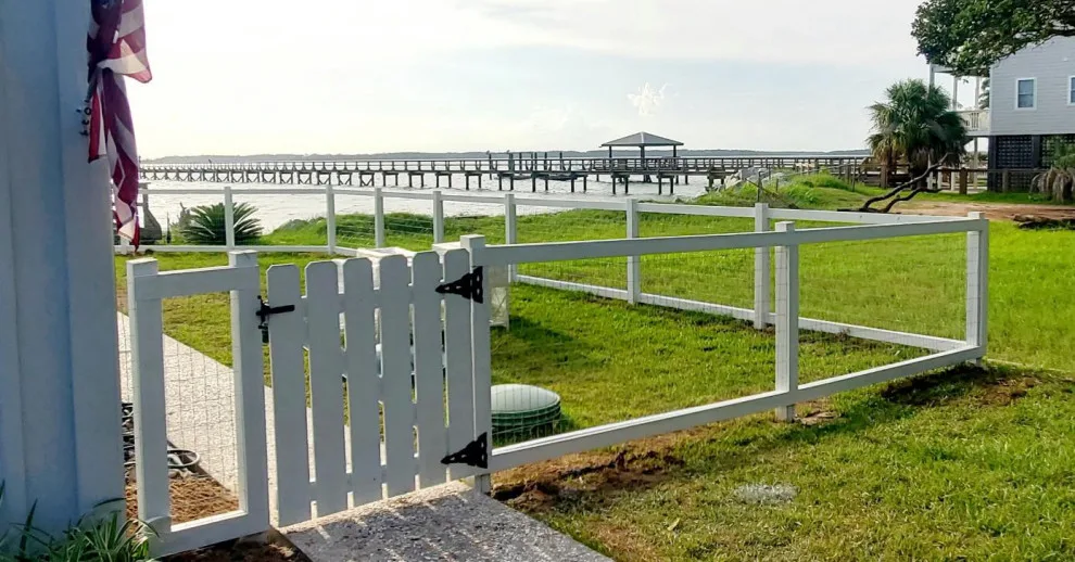 Southern Fence - Photo 3