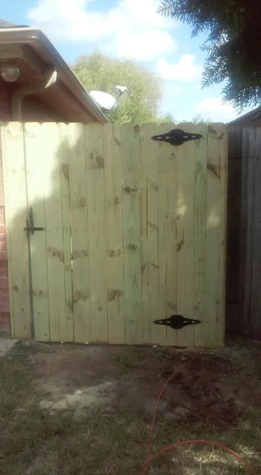 Triple S Fence Company - Photo 9