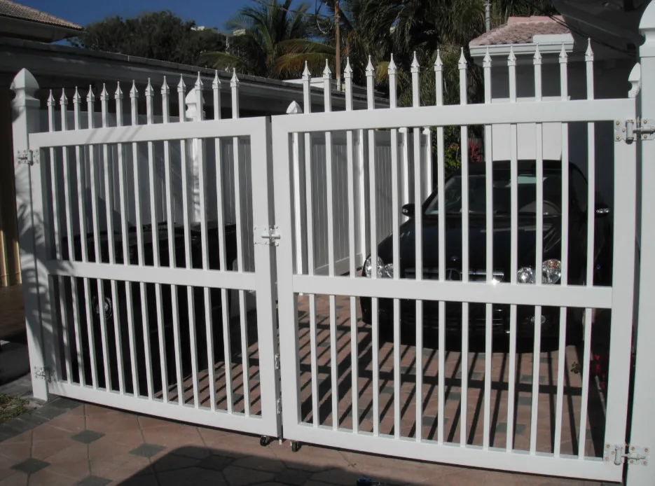 Aluminum Showcase by Hammerhead Fence - Photo 4