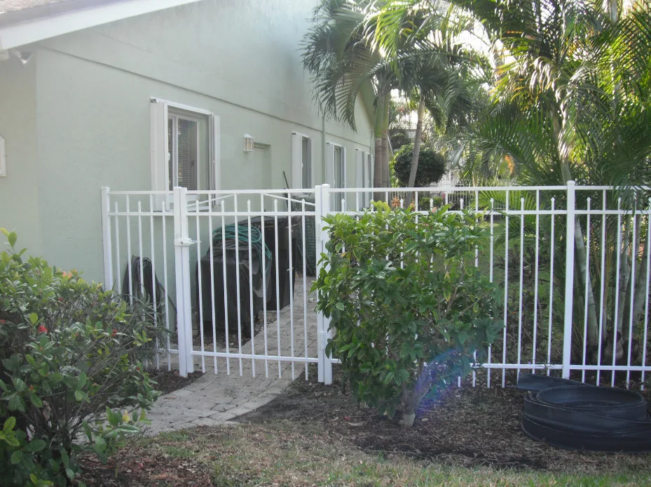 Aluminum Showcase by Hammerhead Fence - Photo 5