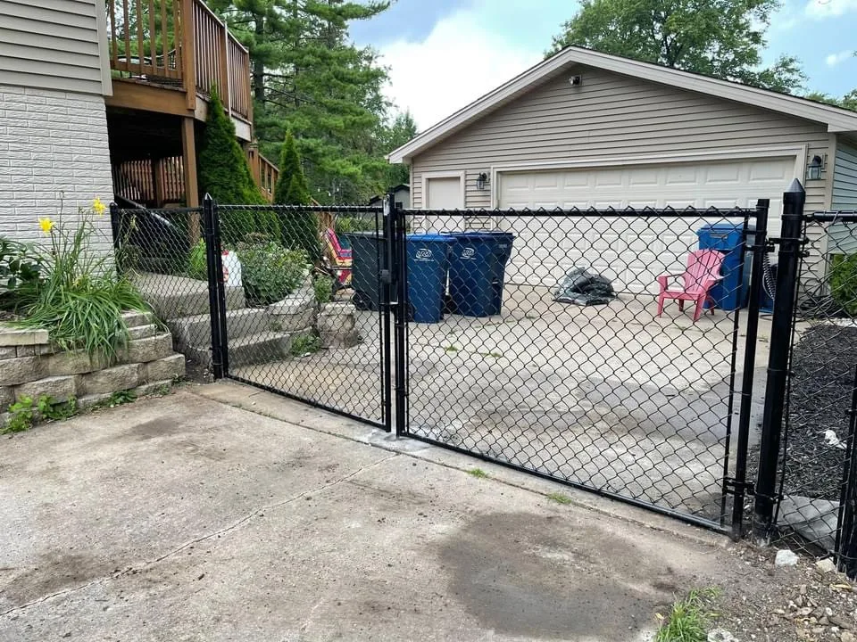 Schaumburg Fence - Photo 2