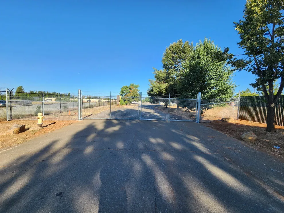 Chain Connection by Superior Fence Construction And Repair, Inc. - Photo 7