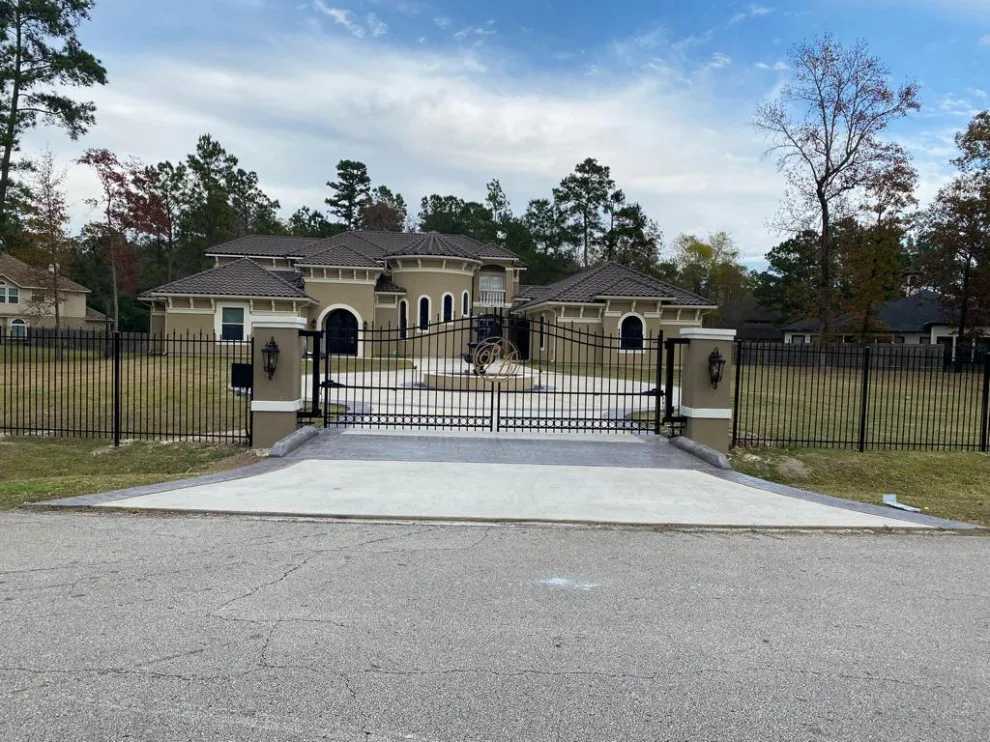 Bespoke Estate Entrance Gate with Features by My Garage And Gates - Photo 5
