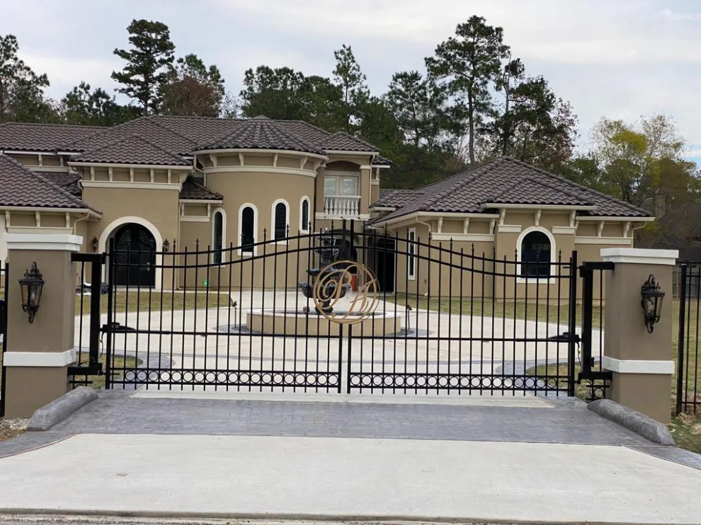 Bespoke Estate Entrance Gate with Features by My Garage And Gates - Photo 3