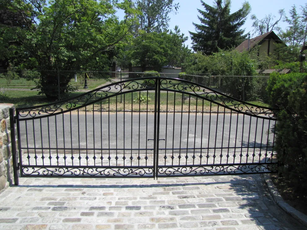 Personalized Entrance Gates by Bill's Custom Metal Fabrications Inc. - Photo 4