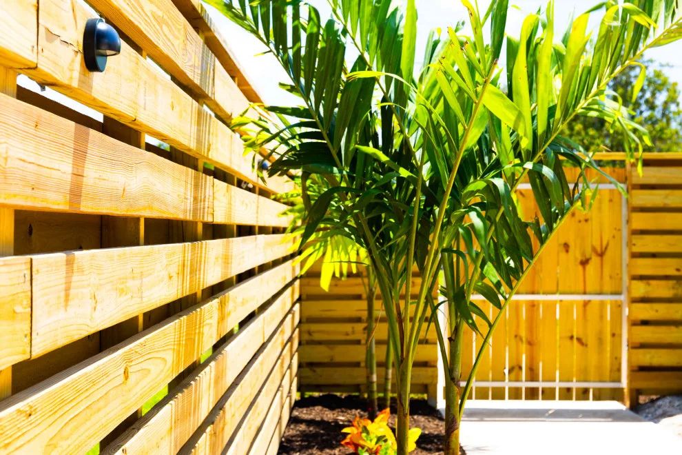 Bespoke Horizontal Wooden Fence by Freedom Fence & Aluminum - Photo 4