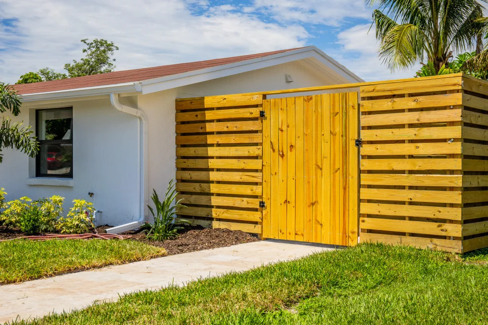Bespoke Horizontal Wooden Fence by Freedom Fence & Aluminum - Photo 2