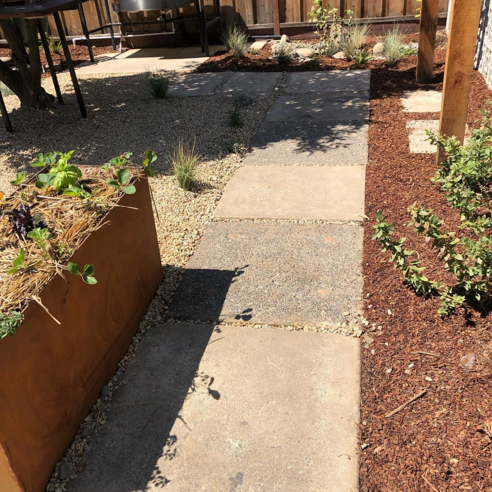 Featured Projects by Bay Maples Wild California Gardens - Photo 26