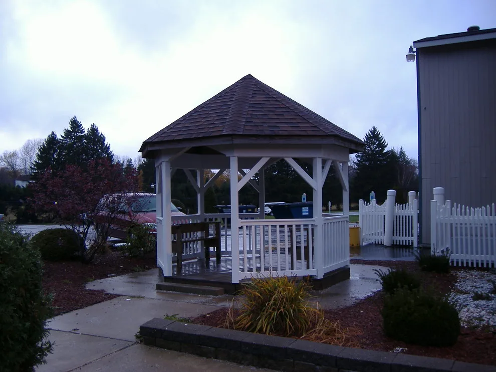 Exterior Decoration by Penn Fencing Inc - Photo 23